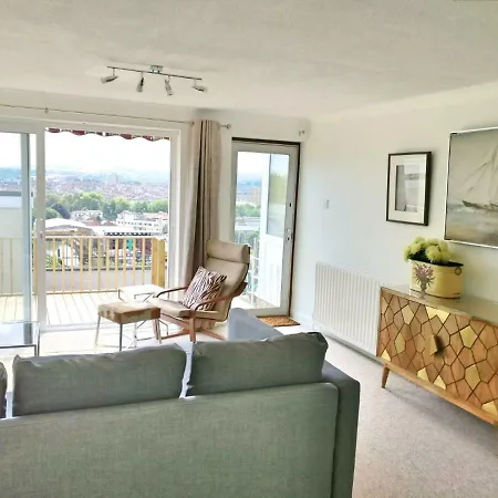 2 Bedroom House With City View *