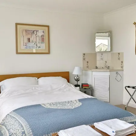 2 Bedroom House With City View