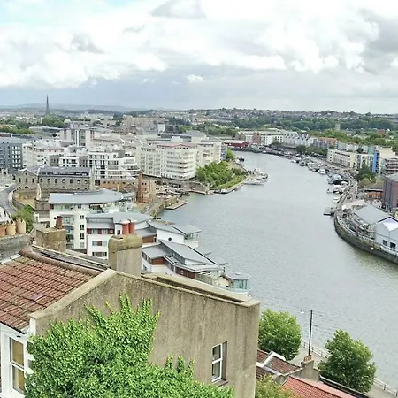 2 Bedroom House With City View Holiday home *