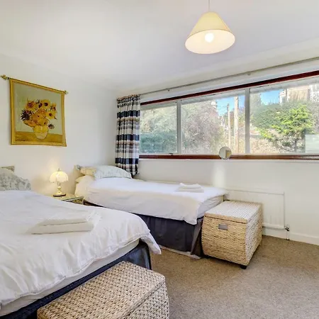 2 Bedroom House With City View *