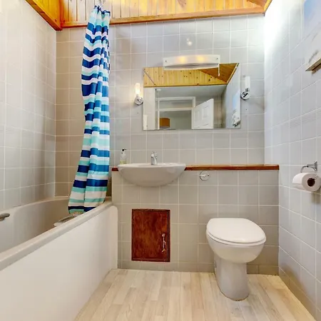 2 Bedroom House With City View 度假居 *