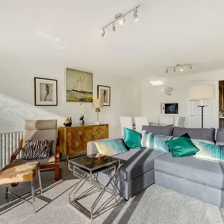 2 Bedroom House With City View